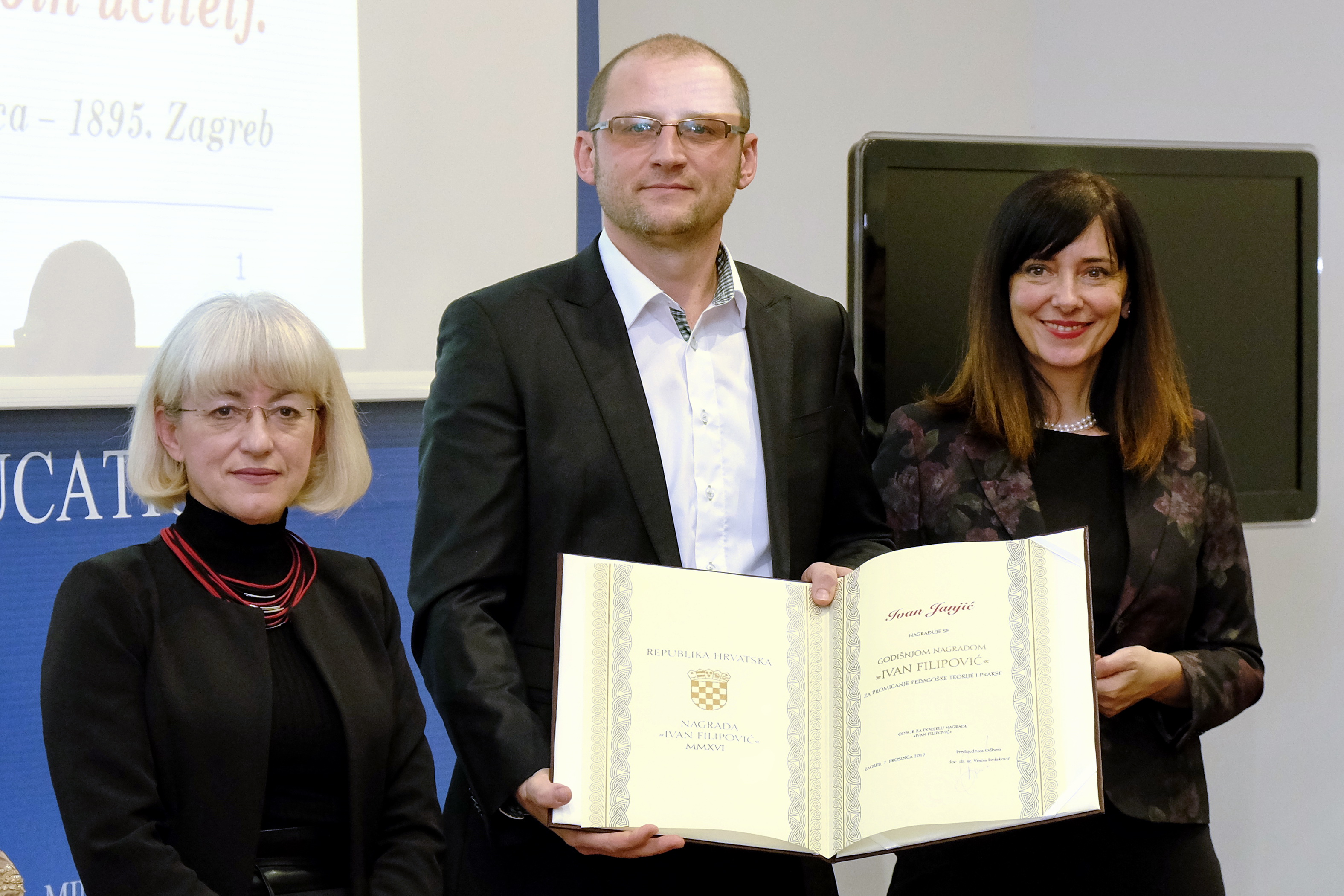 Našem profesoru Ivanu Janjiću dodjeljena je Nagrada Ivan Filipović u području srednjeg školstva