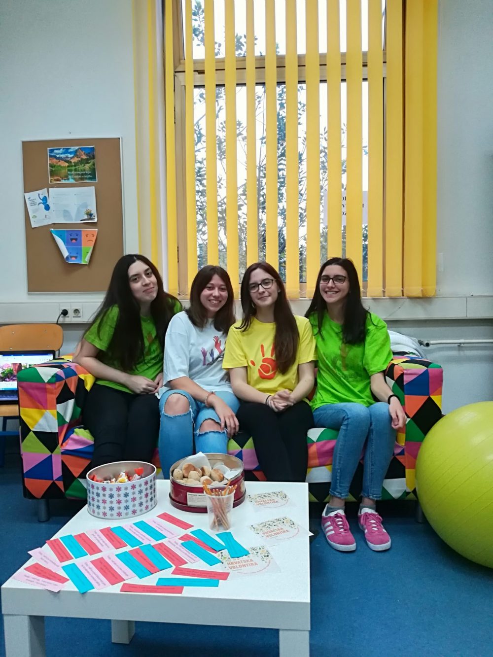 VOLONTERSKI KLUB PRVE NA OTVORENOM DANU I. GIMNAZIJE