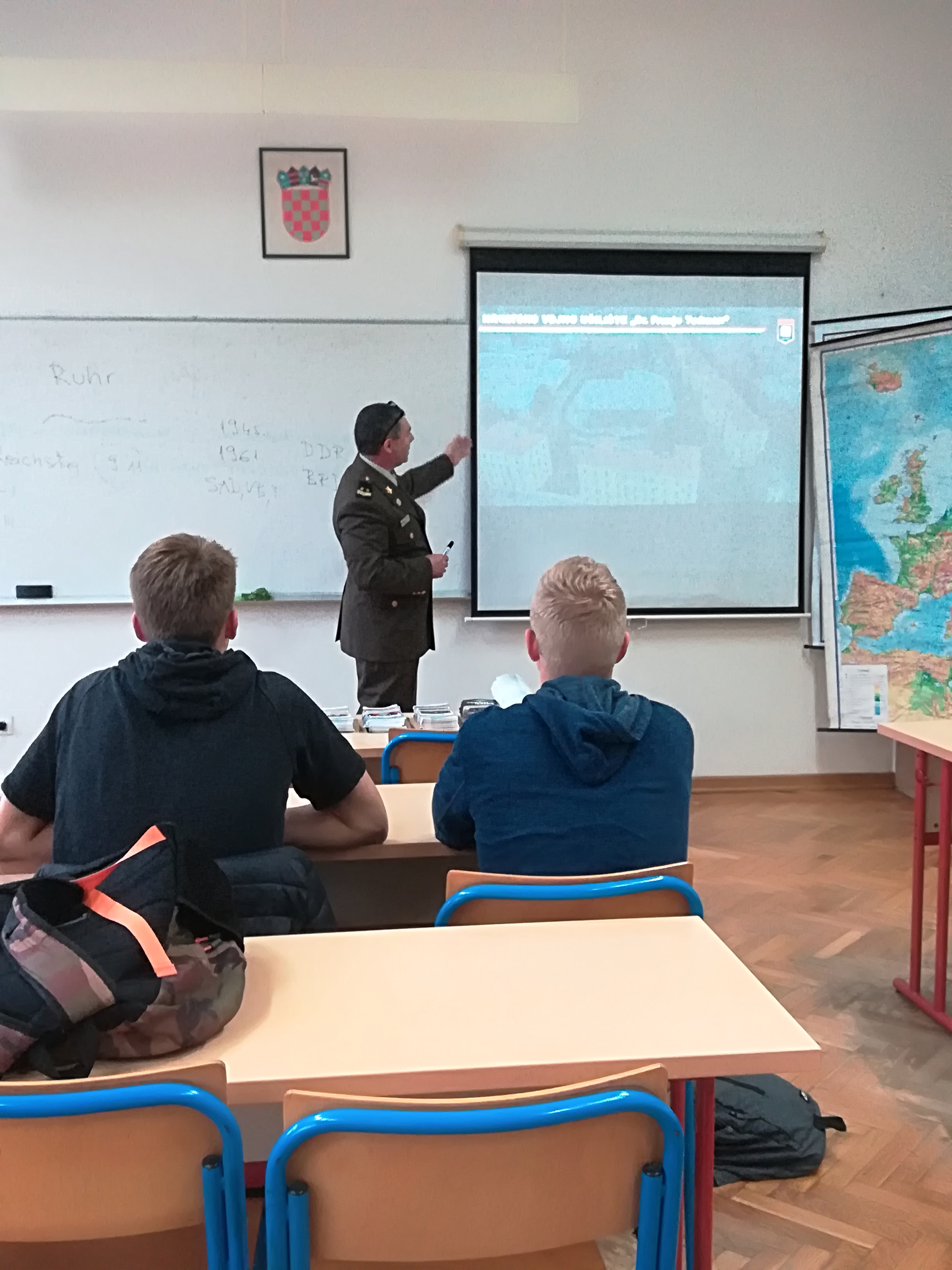 PREZENTACIJA “Tko želi biti vojni pilot?'”