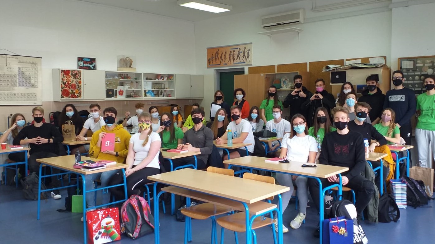 Dodijeljene nagrade učenicima 3.b za najuspješniji video uradak u Mjesecu borbe protiv ovisnosti