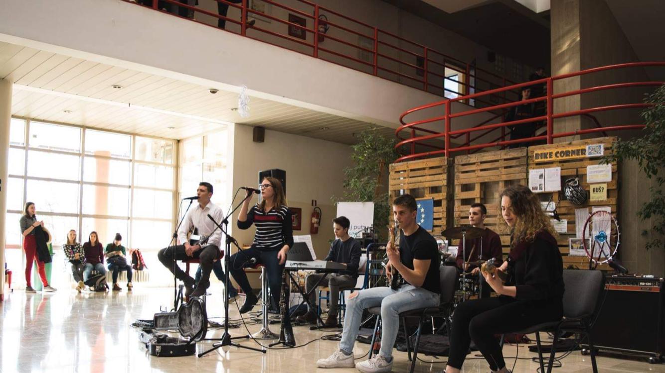 Pjevali smo stare pjesme…