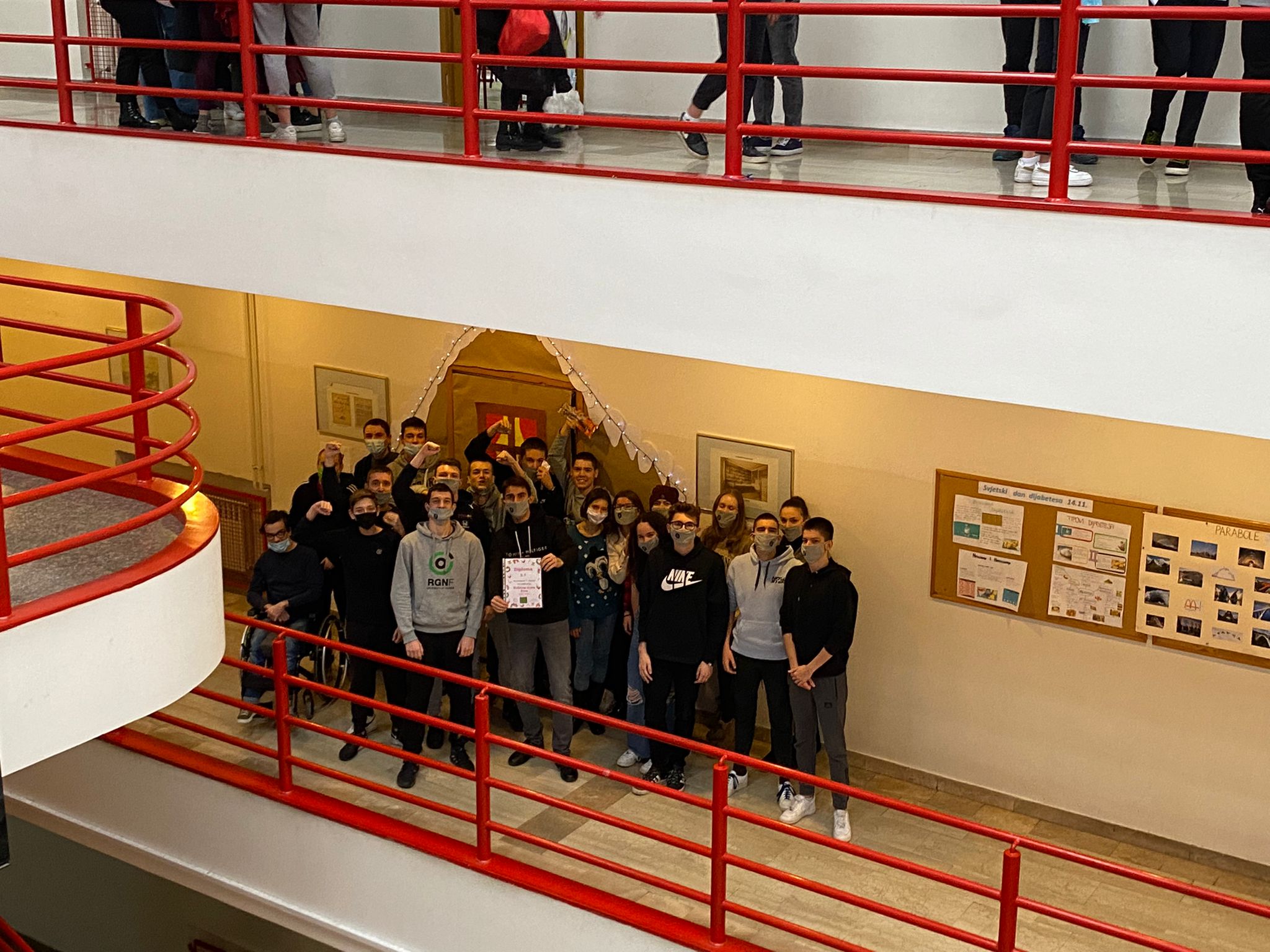 Božićna vrata Prve