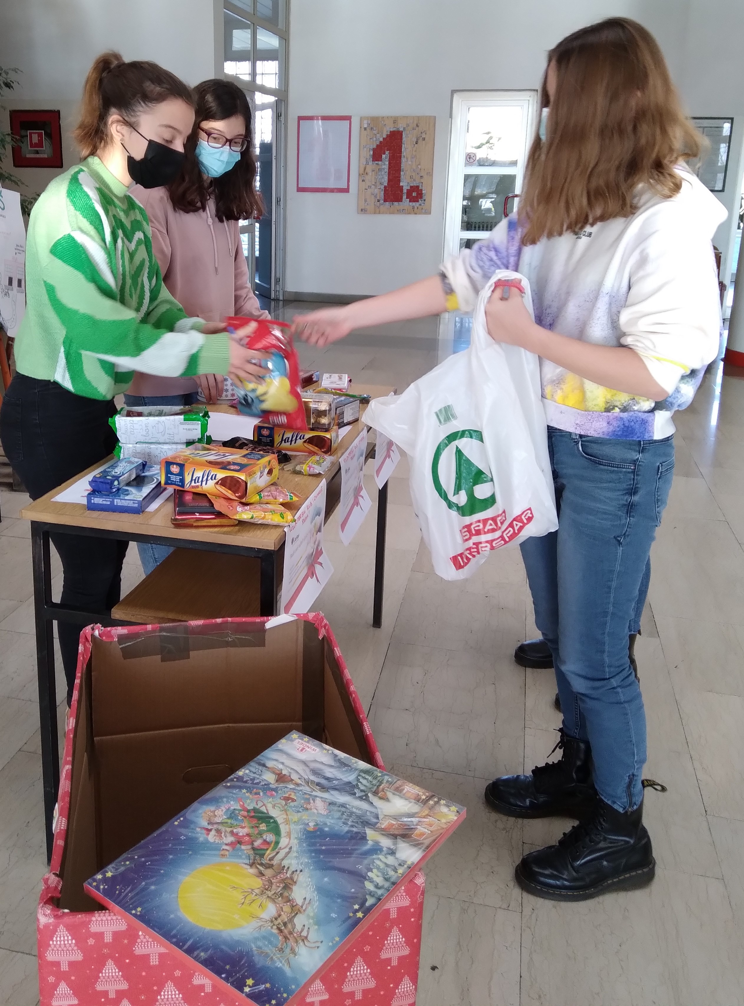 Najslađa humanitarna akcija Volonterskog kluba “Budi cool, udijeli slatkiš svoj!”