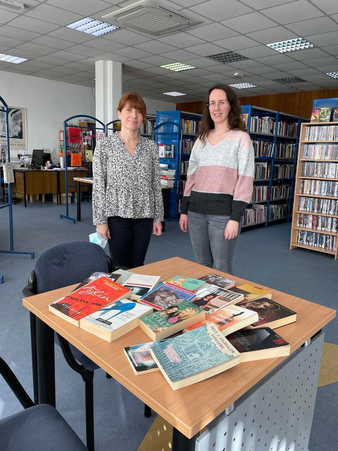 Donacija knjiga s održivog buvljaka