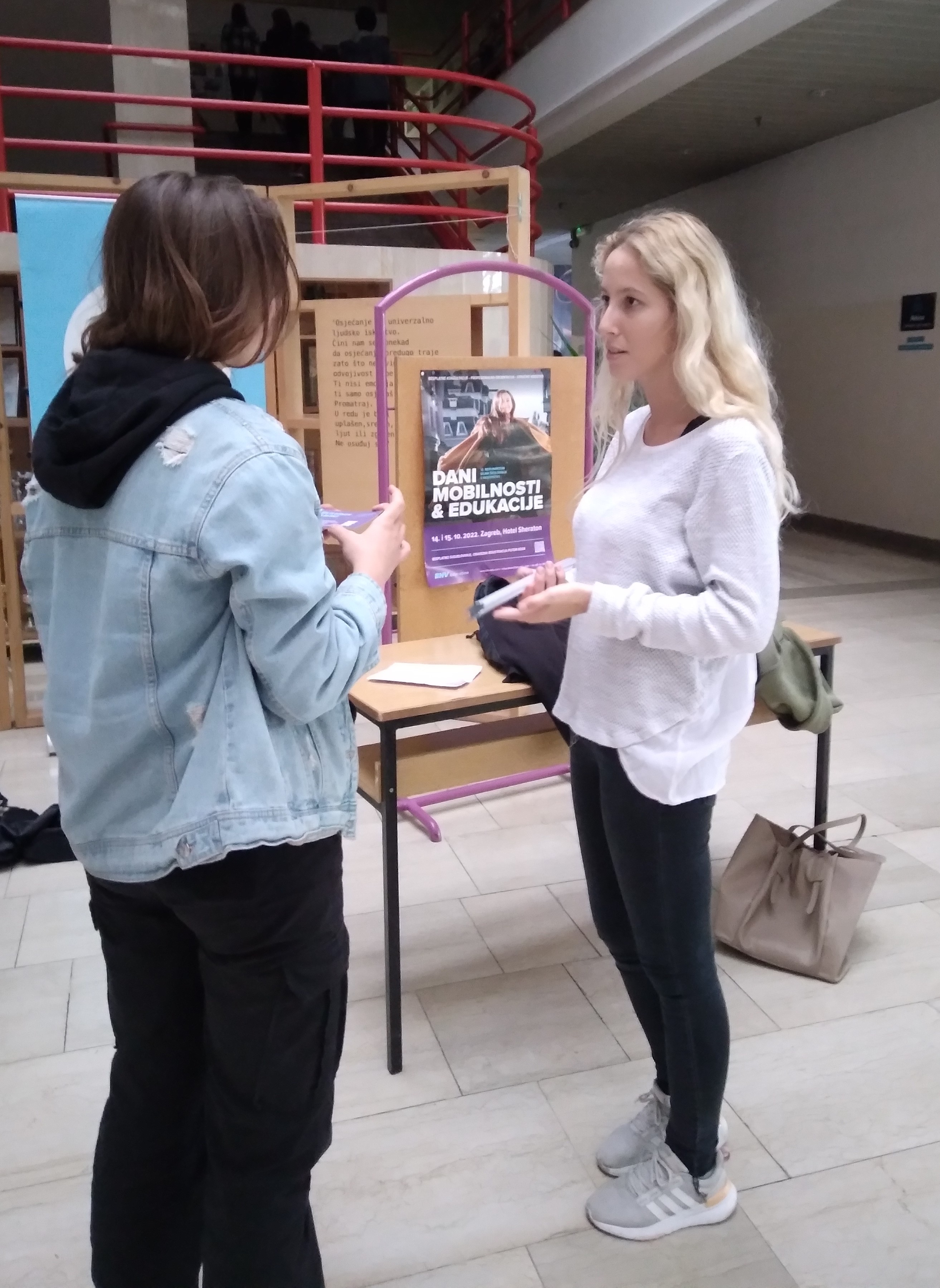 BHV Education info kutak u Prvoj