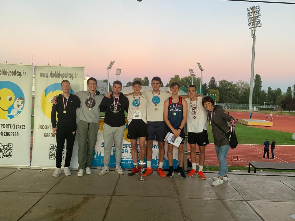 Ekipna muška bronca na srednjpškolskom natjecanju u atletici