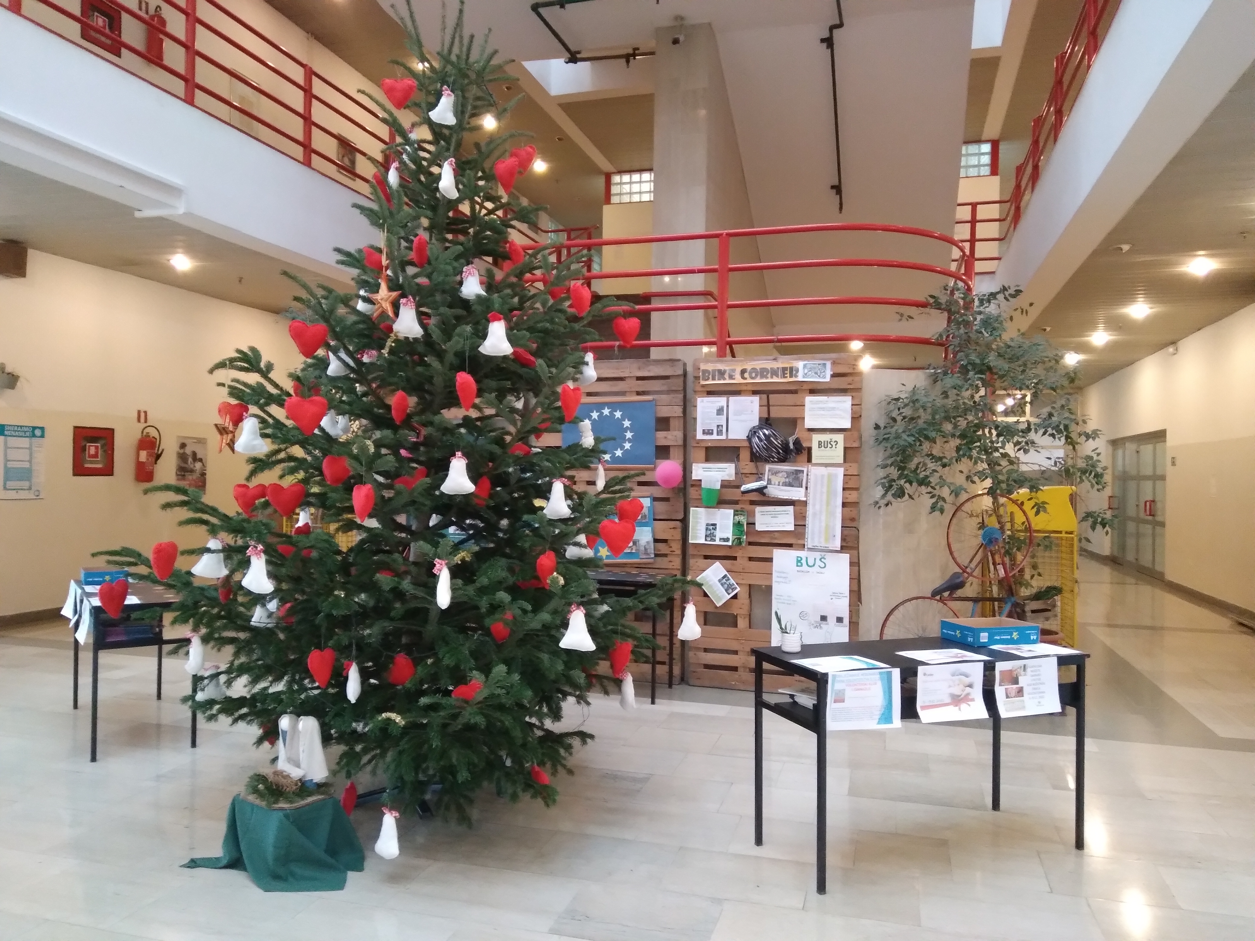 Humanitarna akcija božićnog darivanja slatkiša “Budi cool, podijeli slatkiš svoj!”