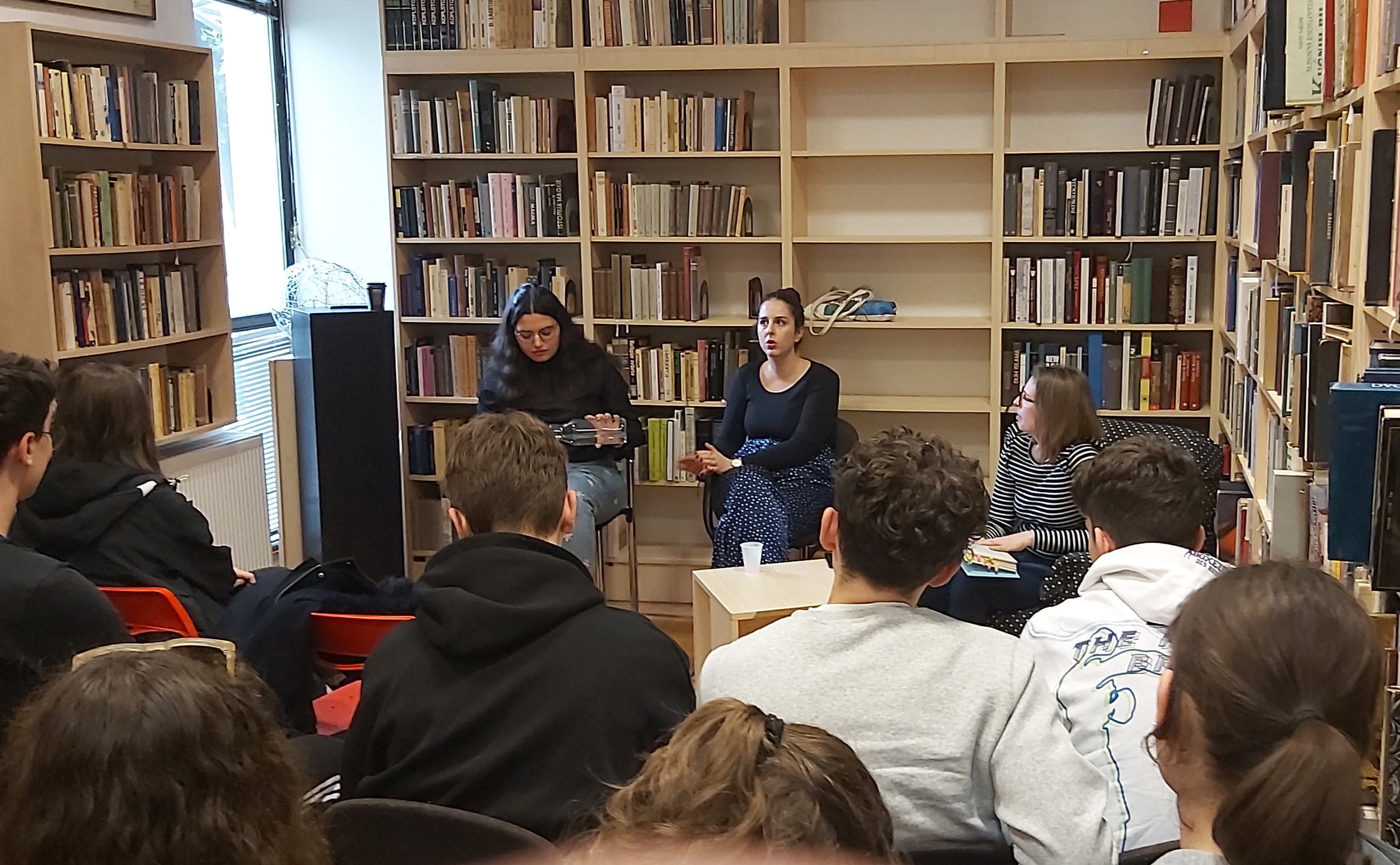 Učenici izborne psihologije na predstavljanju knjige “Kako si?”