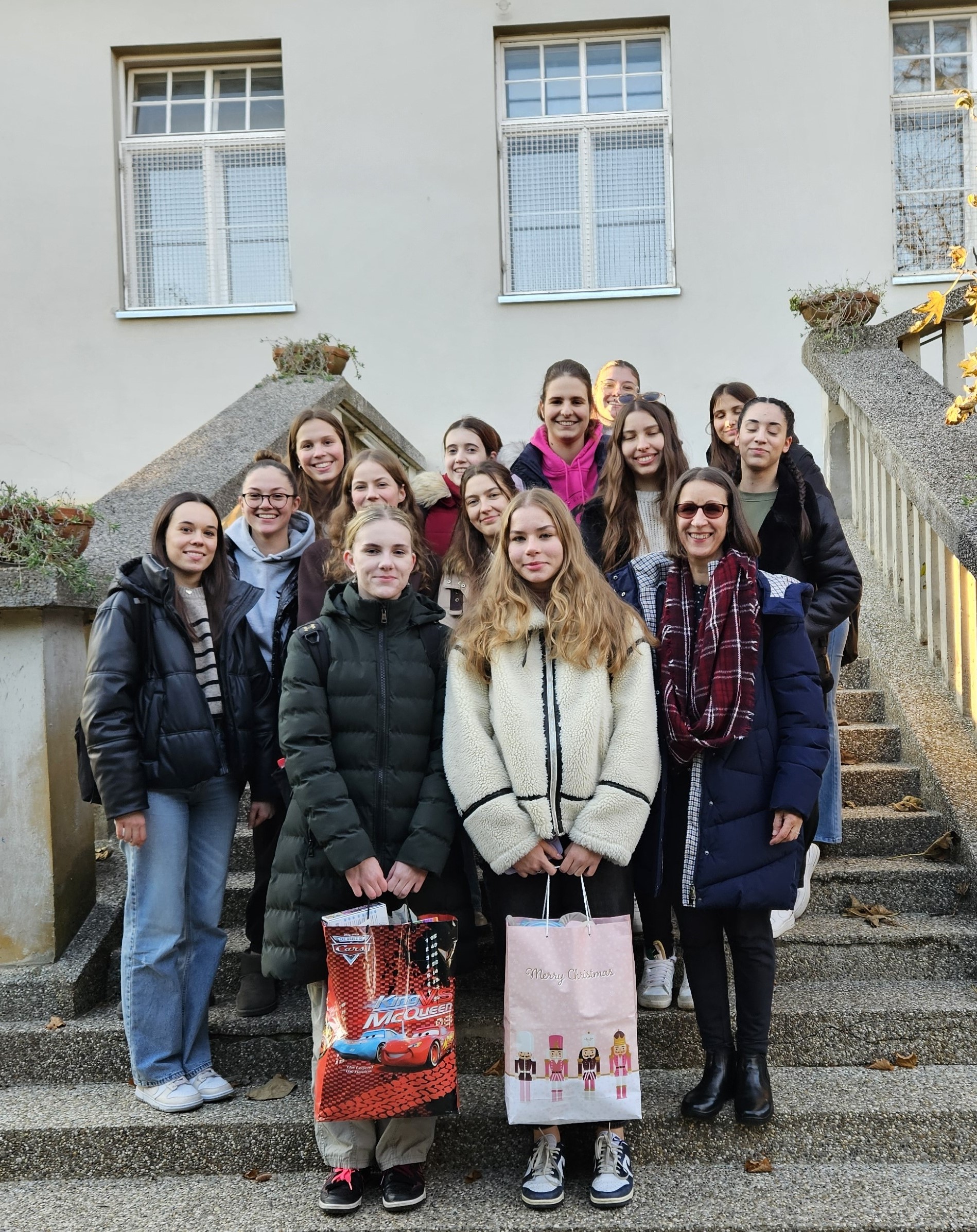 Učenice Prve posjetile Dječji dom u Nazorovoj