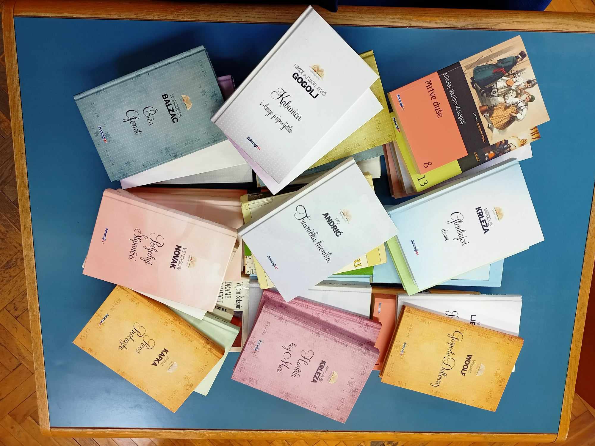 Donacija knjiga za školsku knjižnicu