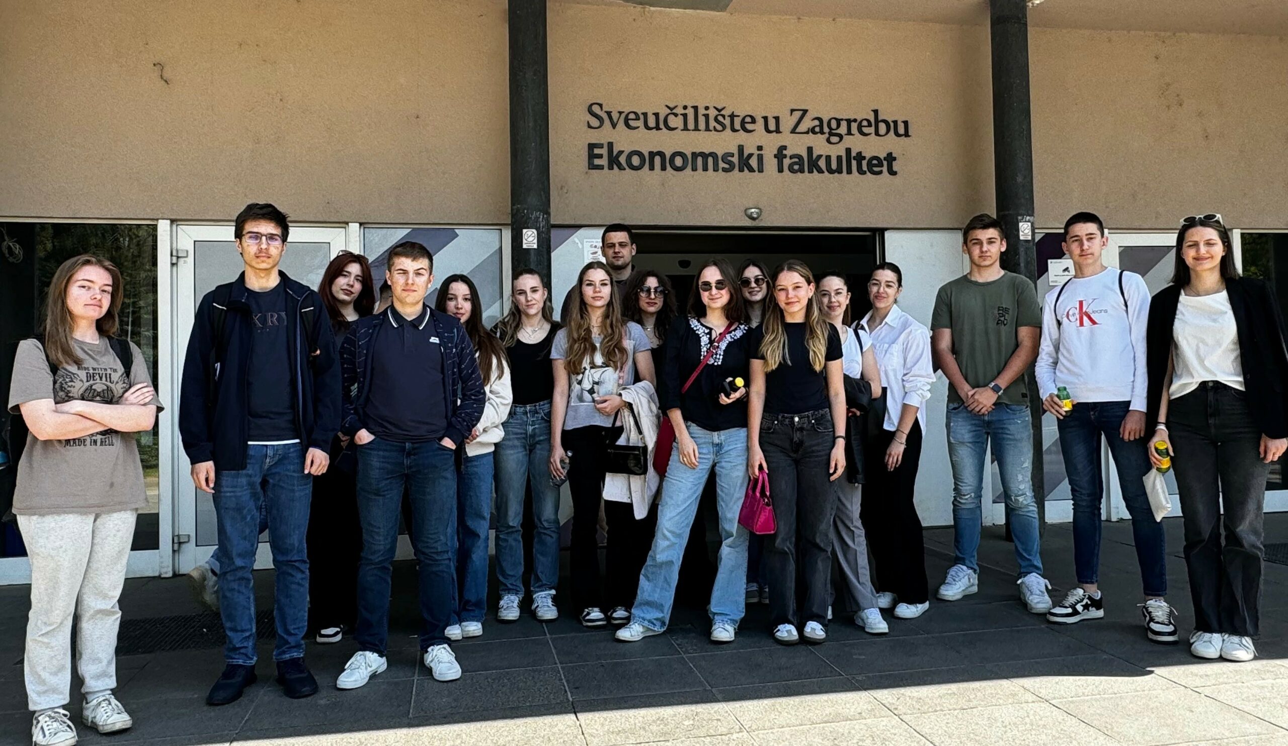 Učenci/ice Prve na tribini “Glas mladih”