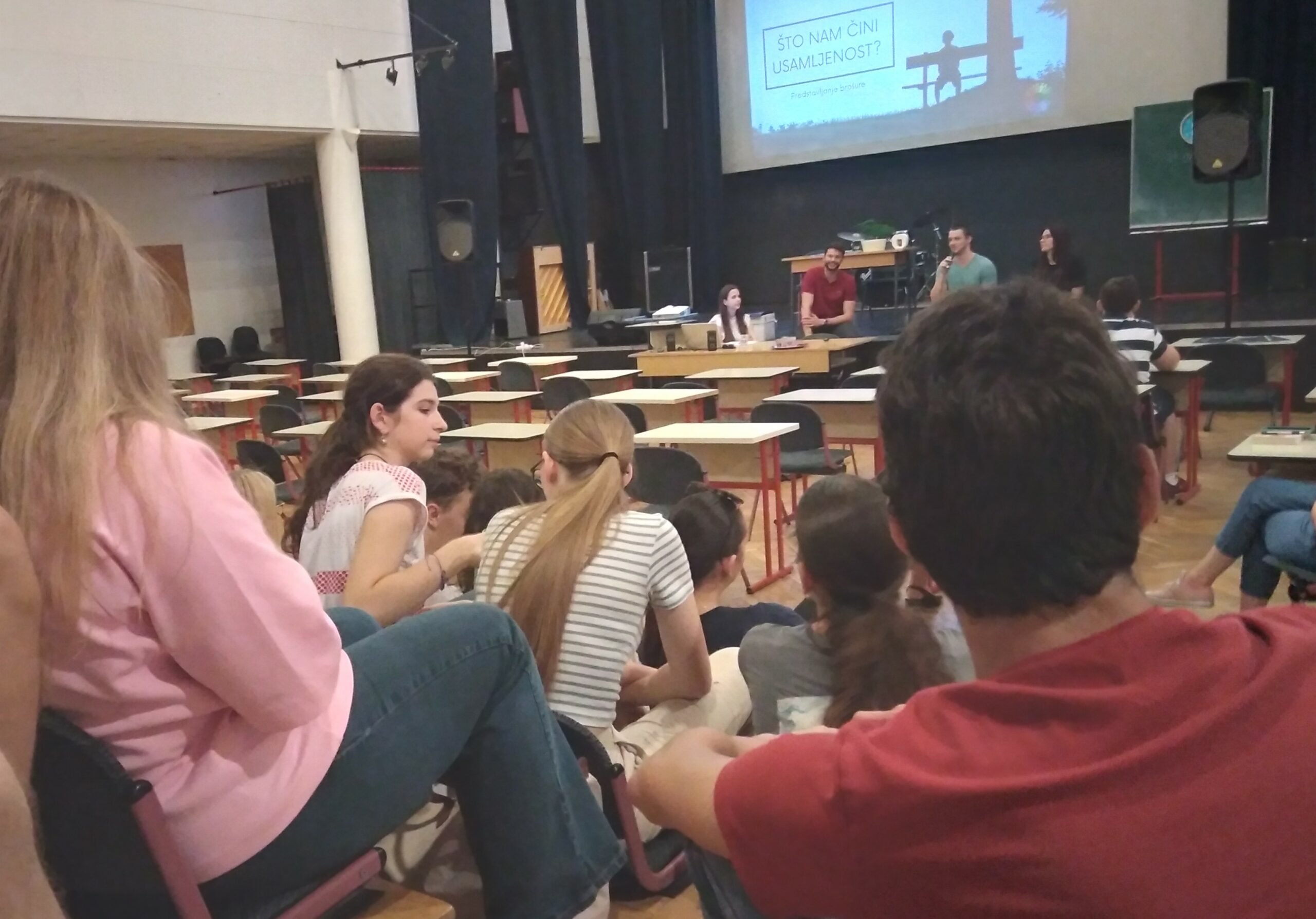 Objava o održanom panelu o usamljenosti kod mladih Centra za mentalno zdravlje u Prvoj