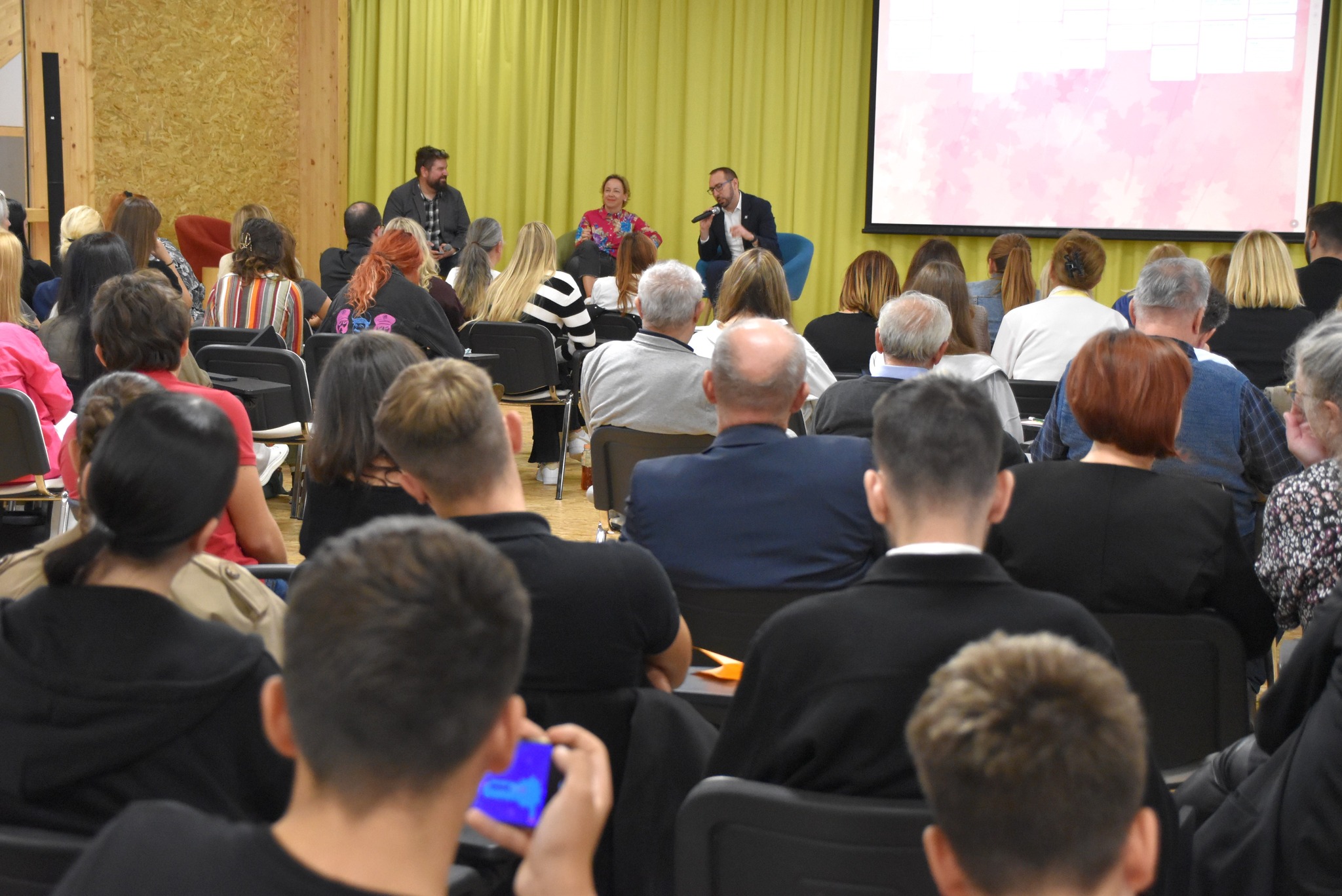 Naši učenici sudjelovali na Tribini za mlade Grada Zagreba