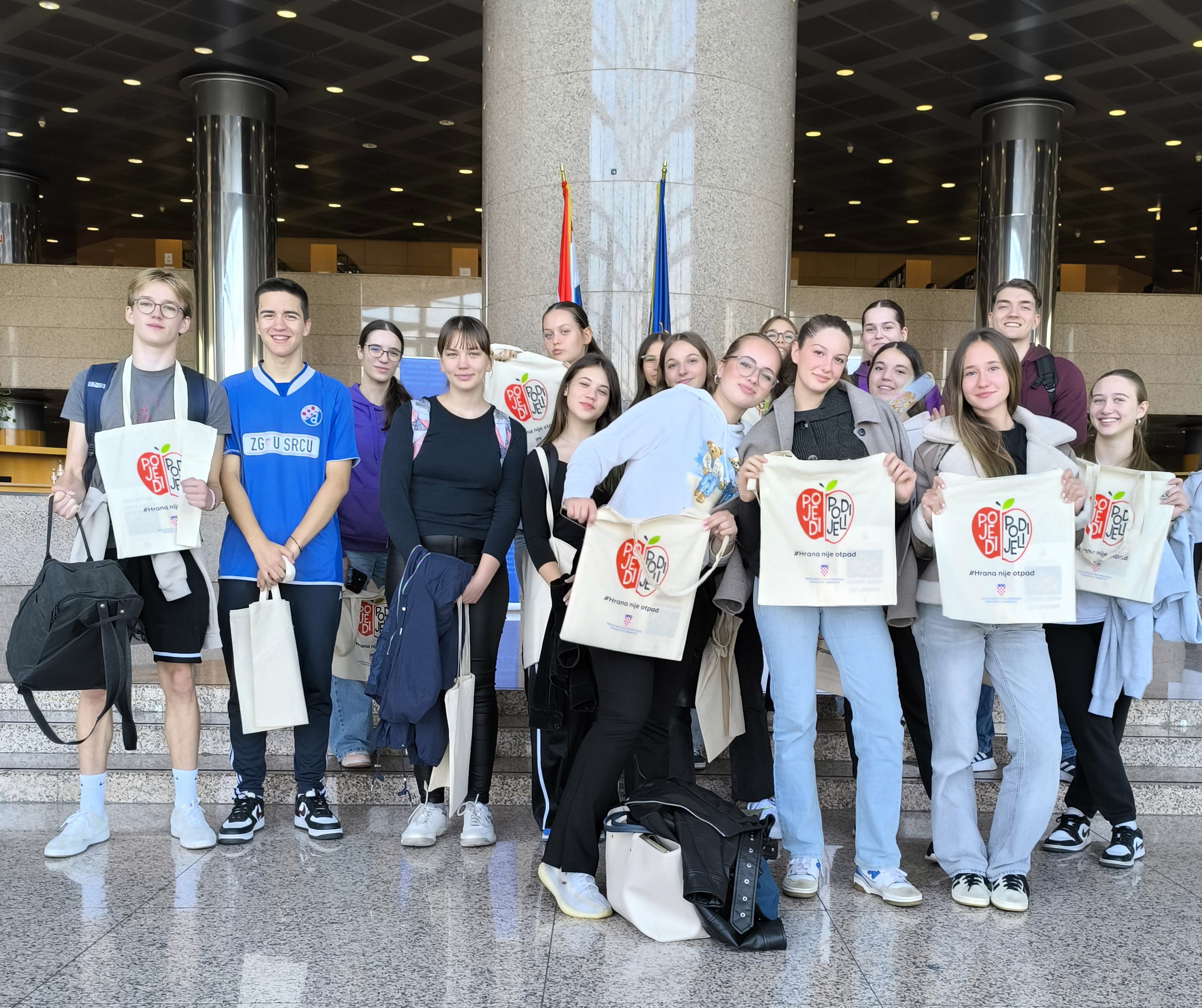 Učenici izborne biologije 2 posjetili izložbu “Hrana nije otpad, i ja mogu utjecati!”
