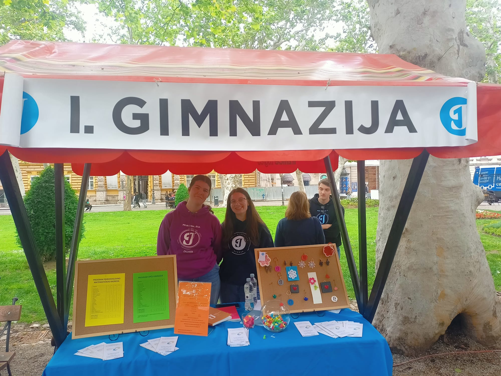 Volonterke Prve na manifestaciji “Dojdi osmaš”