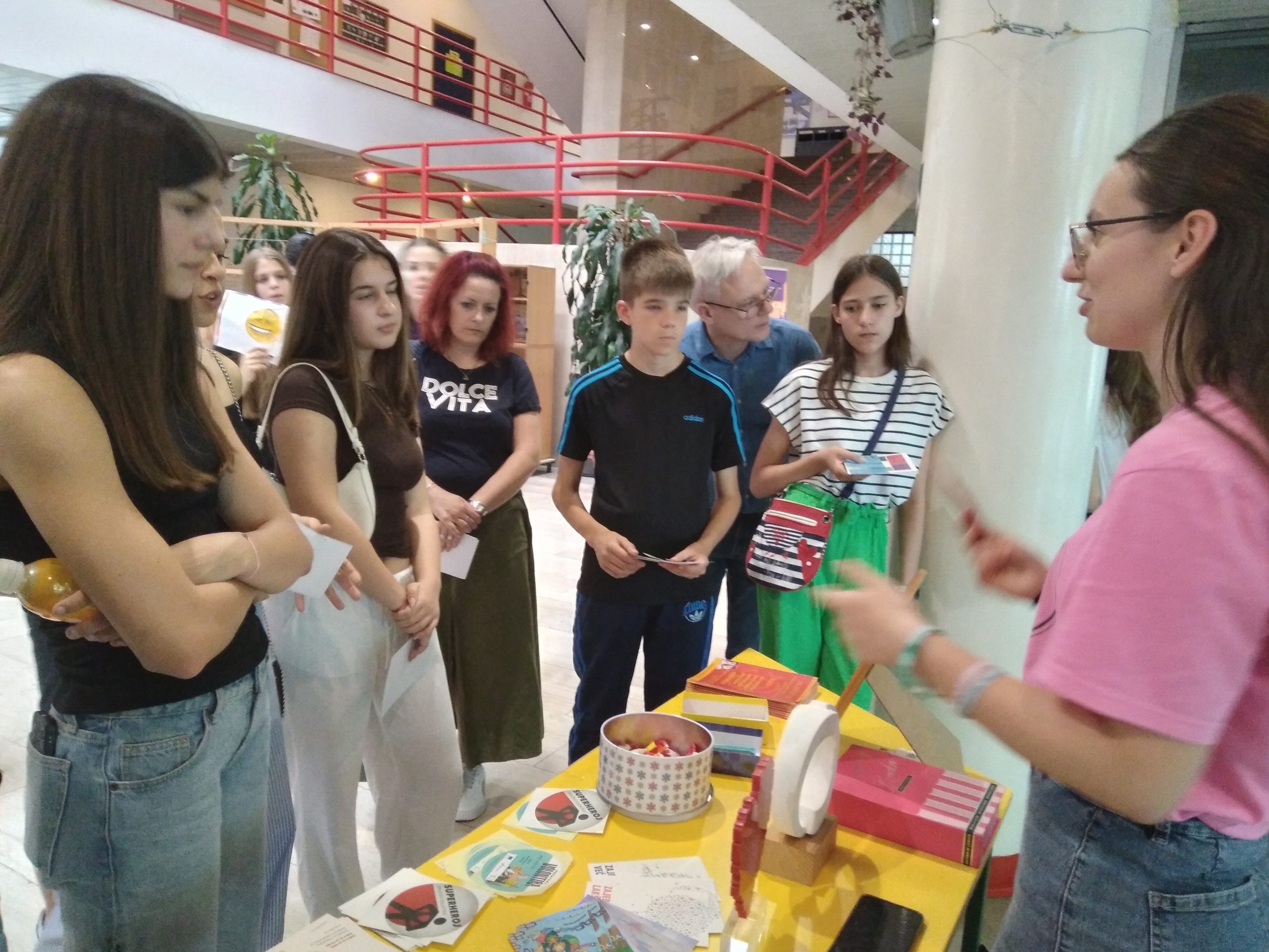 Štand Volonterskog kluba na Otvorenom danu I. gimnazije