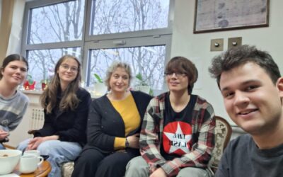 Iza bajke: Crvenkapica i Pepeljuga