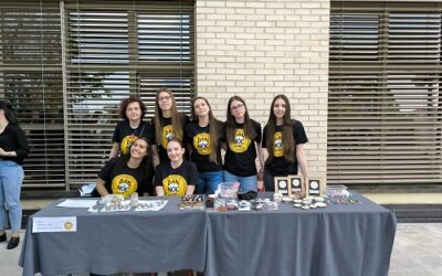 Dan i noć PMF-a (Zemlja i ruke)